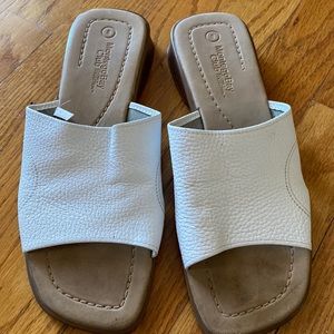 Women’s slide on Sandal/loafer . Great shape !!